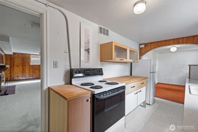 Property photo for 8131 Veterans Drive Sw, Lakewood photo 20