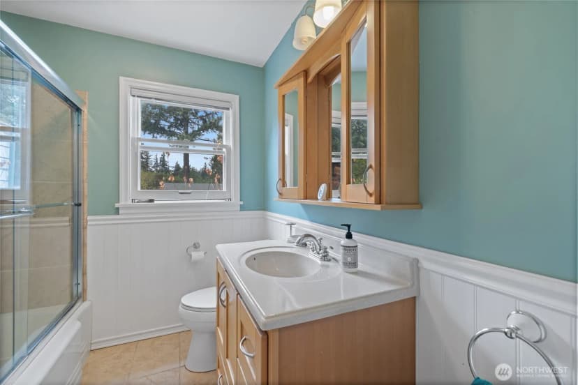 Property photo for 8131 Veterans Drive Sw, Lakewood photo 18