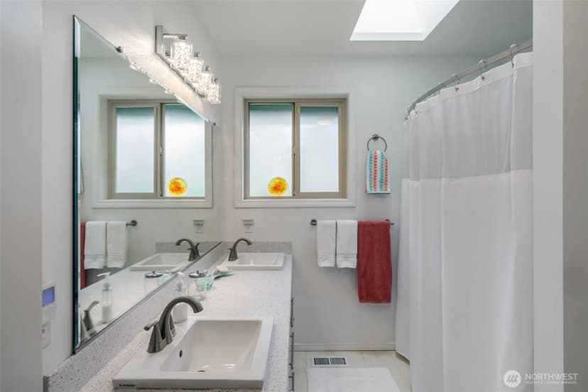 Property photo for 805 E Pacificview Drive, Bellingham photo 23
