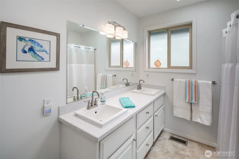 Property photo for 805 E Pacificview Drive, Bellingham photo 28