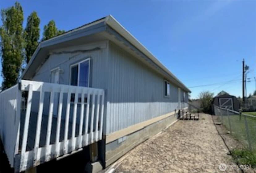 Property photo for 601 Lincoln Street Dr, Davenport photo 2