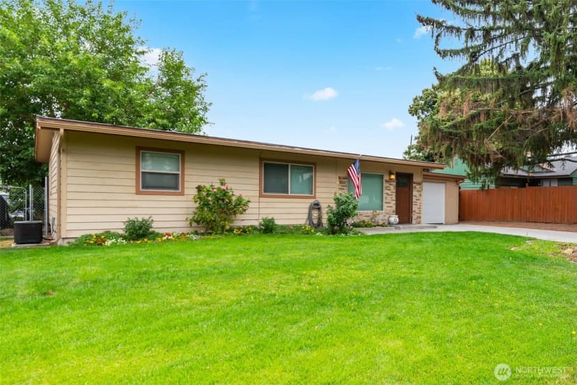 Property photo for 929 Corbaley Place, Wenatchee photo 3