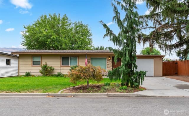 Property photo for 929 Corbaley Place, Wenatchee photo 4