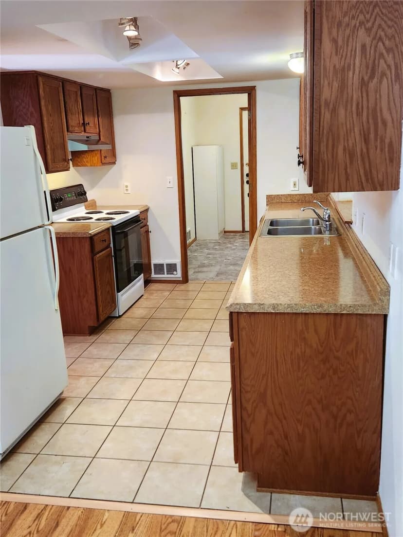 Property photo for 8040 Ne Seawind Avenue, Poulsbo photo 12