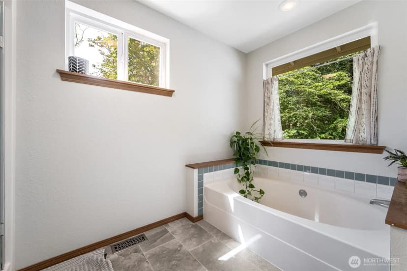 Property photo for 6111 Newport Court Sw, Olympia photo 19
