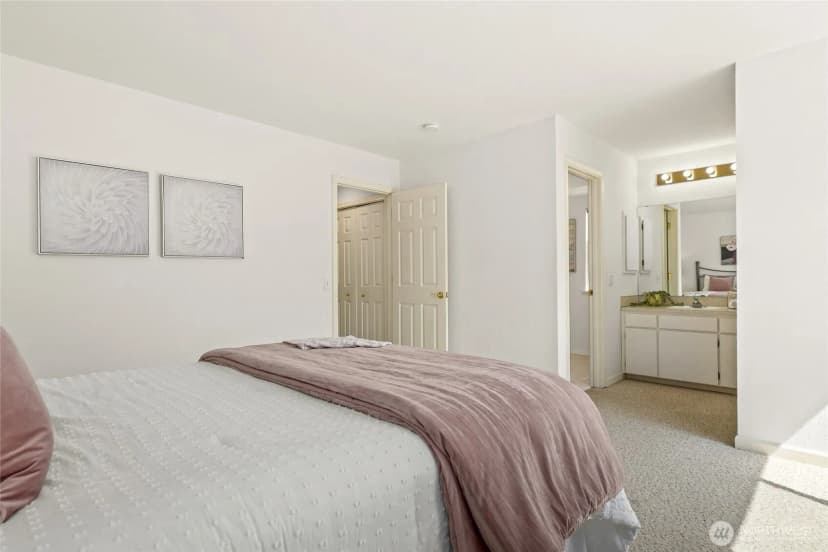 Property photo for 14903 Ne 9th Place, Bellevue photo 25