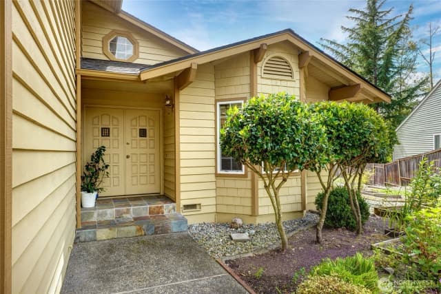 Property photo for 14903 Ne 9th Place, Bellevue photo 3