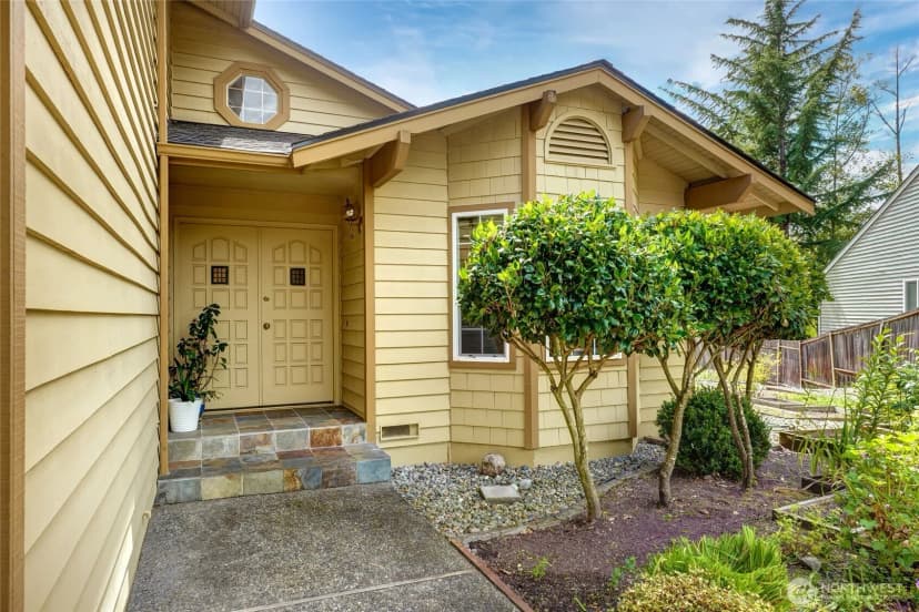 Property photo for 14903 Ne 9th Place, Bellevue photo 3
