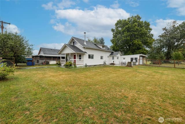 Property photo for 812 Sumas Avenue, Sumas photo 3