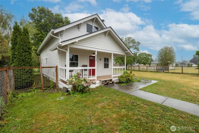 Property photo for 812 Sumas Avenue, Sumas photo 2