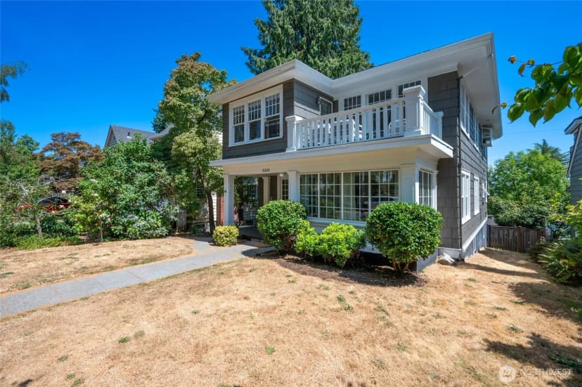 Property photo for 5220 18th Avenue Ne, Seattle photo 4