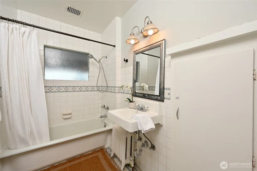 Property photo for 5220 18th Avenue Ne, Seattle photo 31