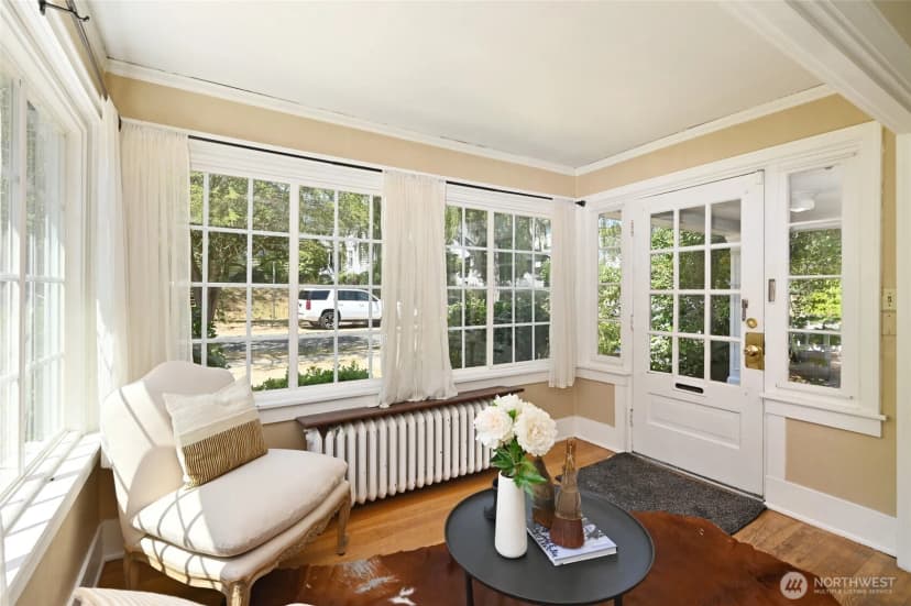 Property photo for 5220 18th Avenue Ne, Seattle photo 6