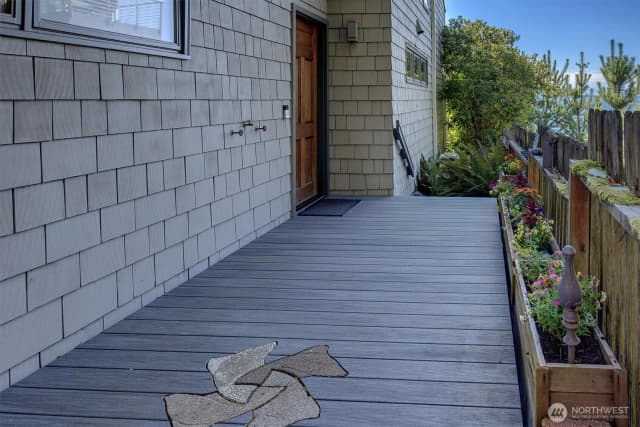 Property photo for 7163 A Beach Drive Sw, Seattle photo 3