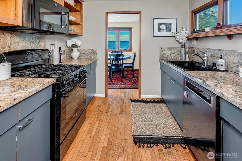 Property photo for 7163 A Beach Drive Sw, Seattle photo 17