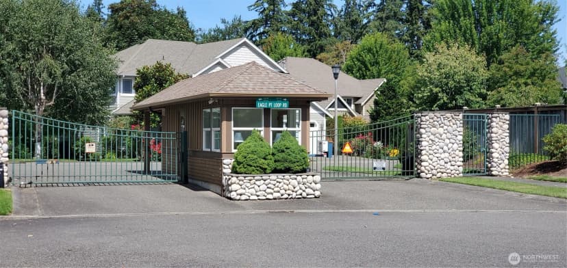Property photo for 9066 Eagle Point Loop Road Sw, Lakewood photo 2
