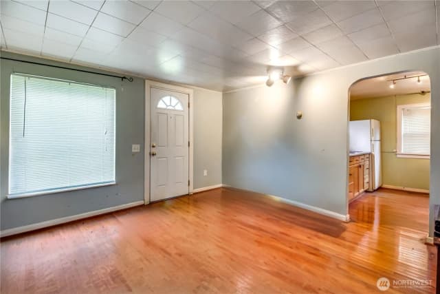 Property photo for 9817 35th Avenue Sw, Seattle photo 2