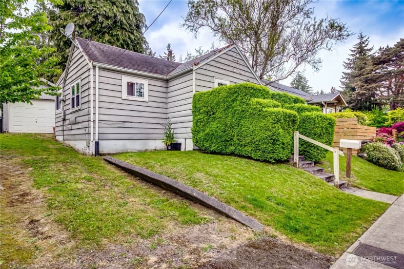 Property photo for 9817 35th Avenue Sw, Seattle photo 15