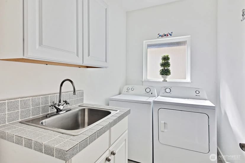Property photo for 2445 Discovery Place, Langley photo 28