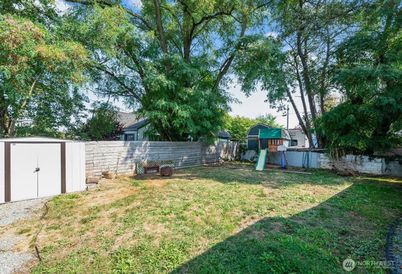 Property photo for 403 E Division Street, Mount Vernon photo 31