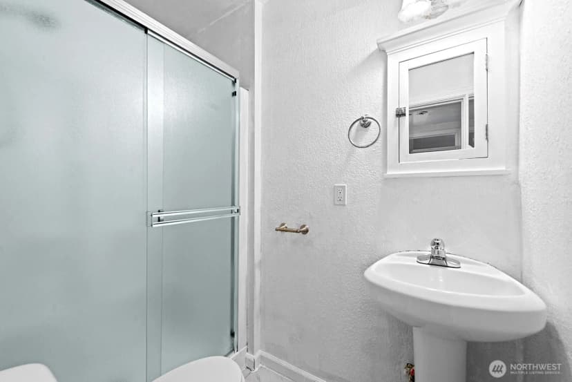 Property photo for 403 E Division Street, Mount Vernon photo 24