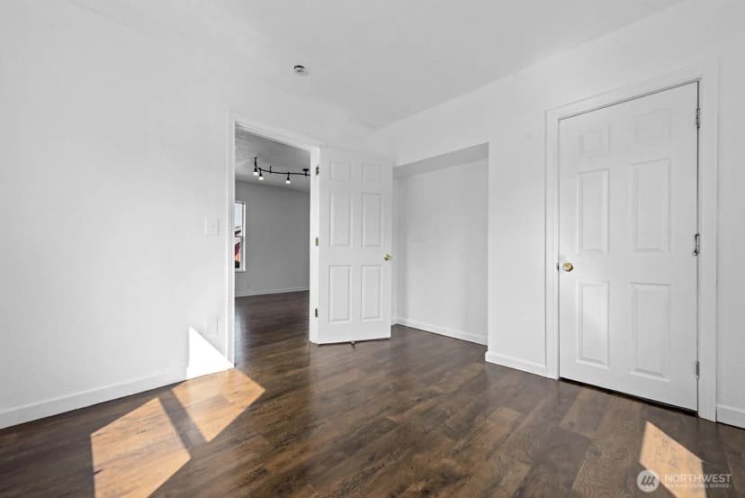 Property photo for 403 E Division Street, Mount Vernon photo 22