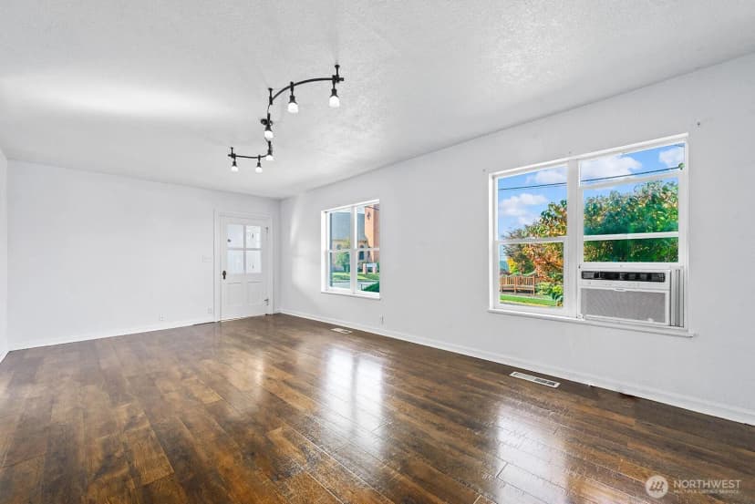 Property photo for 403 E Division Street, Mount Vernon photo 6
