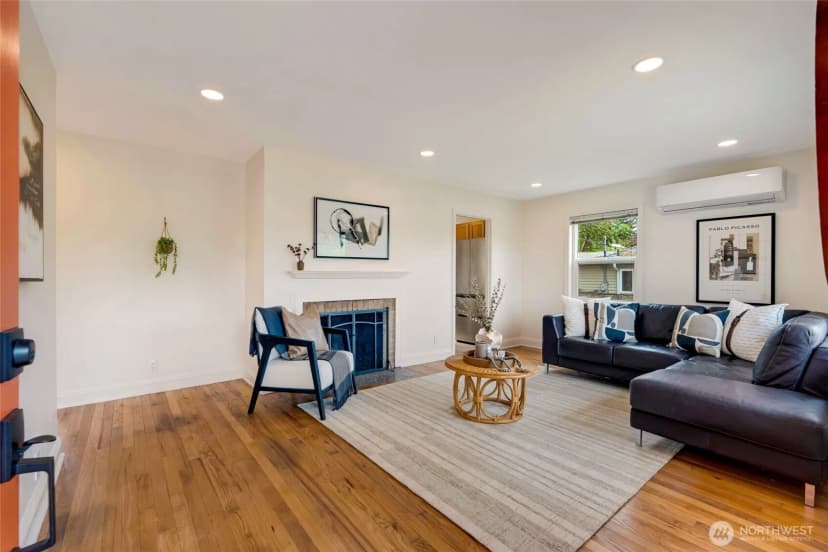 Property photo for 9819 Sw 32nd Ave, Seattle photo 4