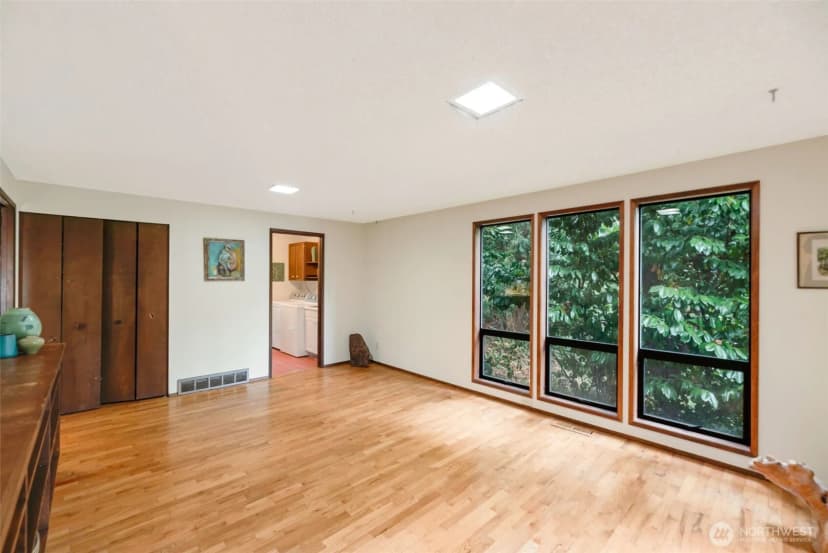 Property photo for 2024 80th Street Se, Mercer Island photo 11