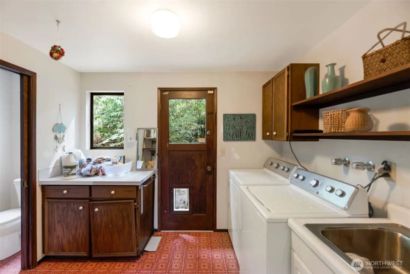 Property photo for 2024 80th Street Se, Mercer Island photo 16