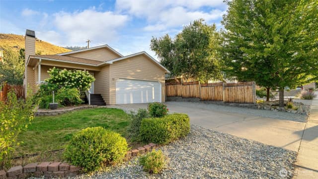 Property photo for 116 E Raymond Avenue, Chelan