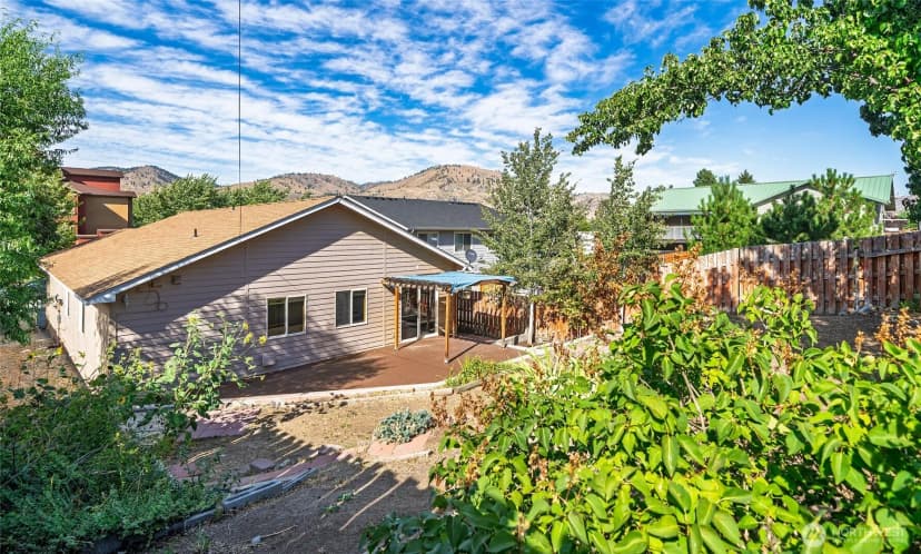 Property photo for 116 E Raymond Avenue, Chelan photo 23