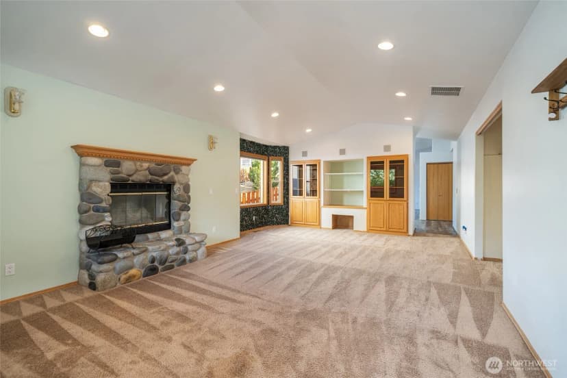 Property photo for 116 E Raymond Avenue, Chelan photo 6