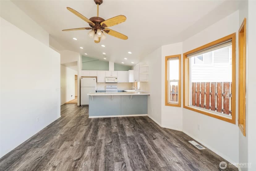 Property photo for 116 E Raymond Avenue, Chelan photo 11
