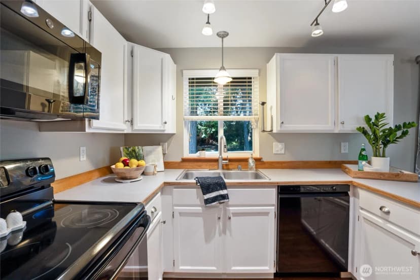 Property photo for 8065 Autumn Hills Place Ne, Bremerton photo 14