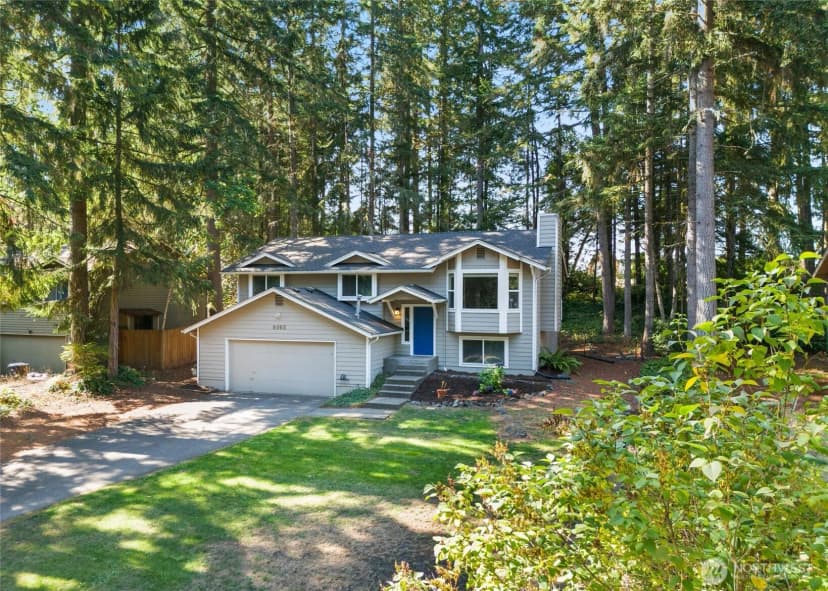 Property photo for 8065 Autumn Hills Place Ne, Bremerton photo 2