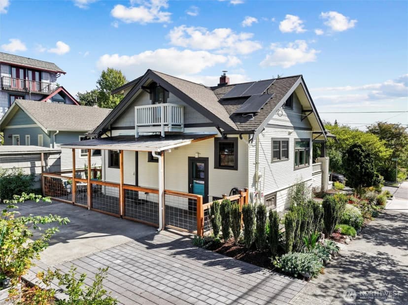 Property photo for 3901 Bagley Avenue N, Seattle photo 4