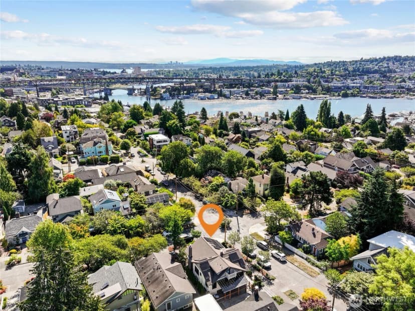 Property photo for 3901 Bagley Avenue N, Seattle photo 15