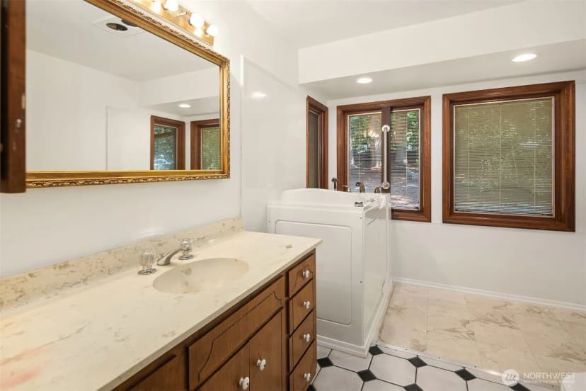 Property photo for 8505 Ne 27th Place, Clyde Hill photo 14