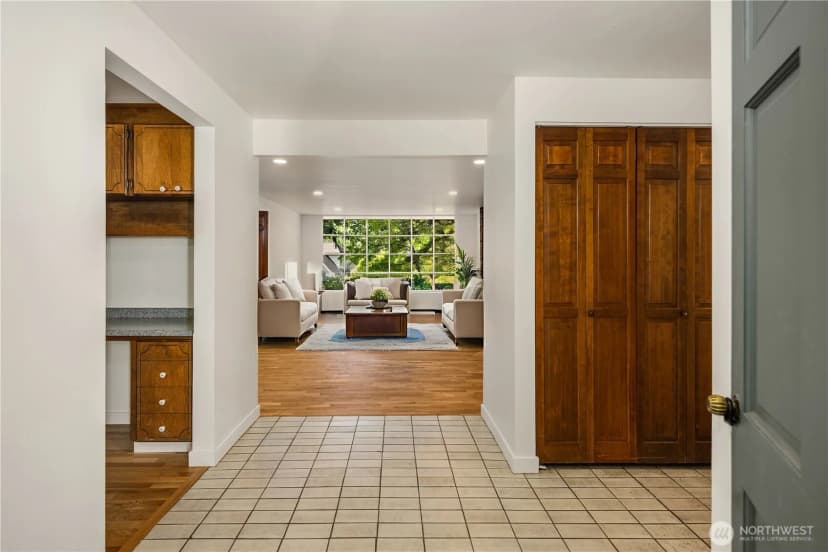 Property photo for 8505 Ne 27th Place, Clyde Hill photo 3