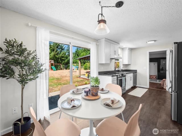 Property photo for 2544 S 365th Place, Federal Way photo 5