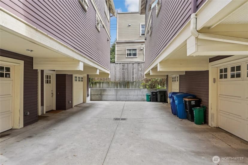 Property photo for 527 11th Avenue E #b, Seattle photo 3