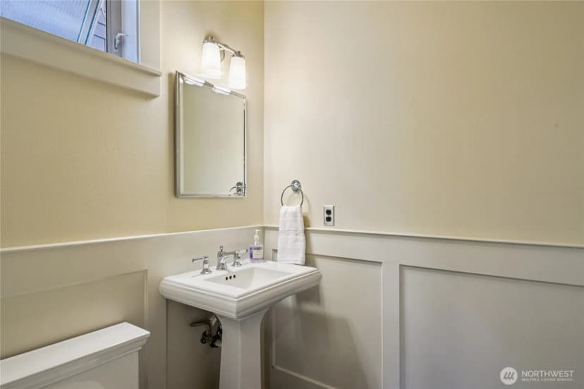 Property photo for 527 11th Avenue E #b, Seattle photo 13