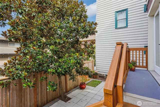Property photo for 527 11th Avenue E #b, Seattle photo 2