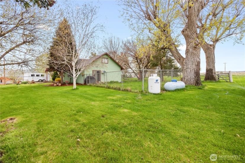 Property photo for 57904 Ne Roza Road, Benton City photo 24
