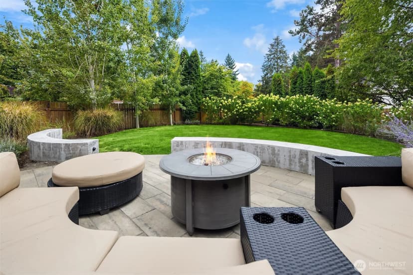 Property photo for 11519 12th Avenue Ne #f, Seattle photo 31