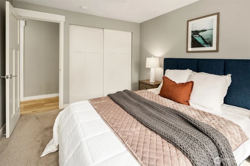 Property photo for 11519 12th Avenue Ne #f, Seattle photo 15