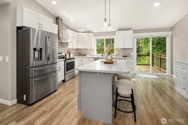 Property photo for 11519 12th Avenue Ne #f, Seattle photo 4
