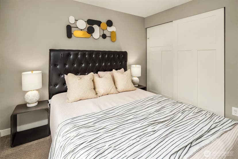 Property photo for 11519 12th Avenue Ne #f, Seattle photo 18