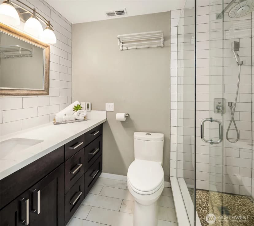 Property photo for 11519 12th Avenue Ne #f, Seattle photo 13